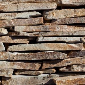 Dekoračné kamenné remienky a úzke pílené pásiky