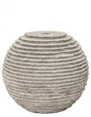 Dekoratívne kamenné gule a záhradné lampy