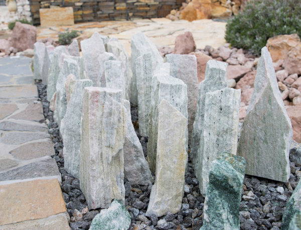 Mramor PASTIL M34 stĺp podpílený solitérny kameň