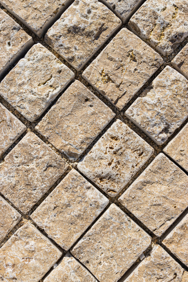 Travertín MOCCA ATR56 kamenná kocka