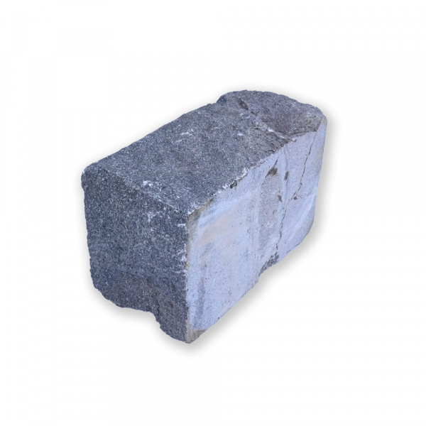 Andezit obrubník sekaný