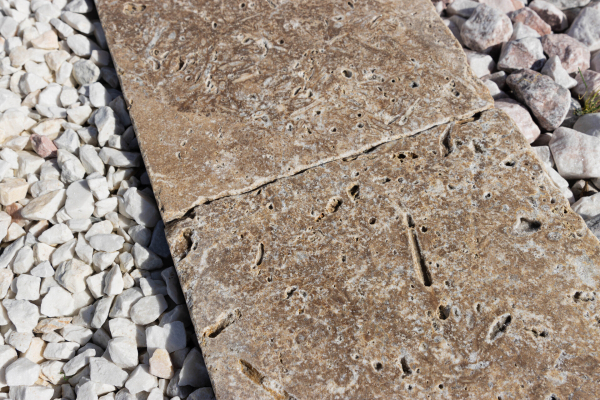 Travertín MOCCA ATR56 kamenný obrubník