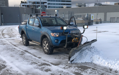 Mitsubishi L200 – zimná údržba (radlica + sypač Lehner Polaro 170)