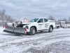 Mitsubishi L200 STONE TRADE so snehovou radlicou Hilltip v zasneženom areáli