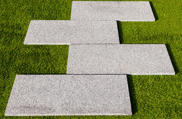 Žula Silver Line – nášľapný kameň 100 x 40 cm (pieskovaný)