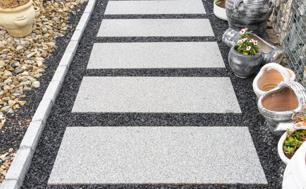 Žula Silver Line – nášľapný kameň 100 x 40 cm (pieskovaný)