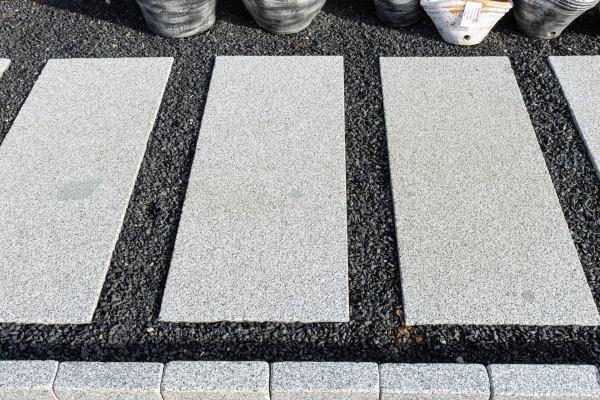 Žula Silver Line – nášľapný kameň 100 x 40 cm (pieskovaný)