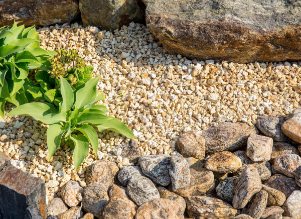 Tufa – dekoračná drť / okrasné kamenivo