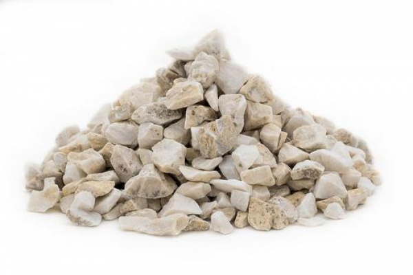 Vápenec žltobiely – okrasný štrk a dekoračná drť pre záhrady