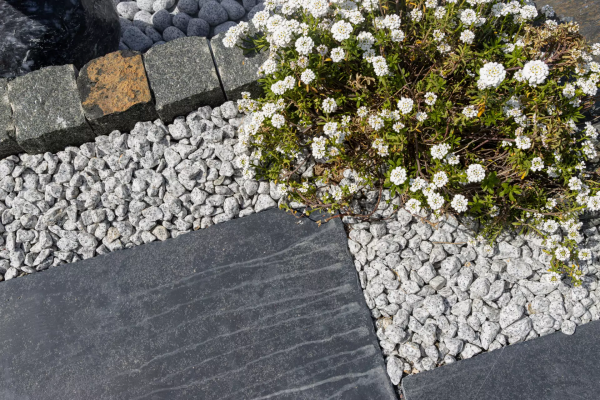 Dekoračné okruhliaky Žula Bianco Nero od STONE TRADE – produktový záber