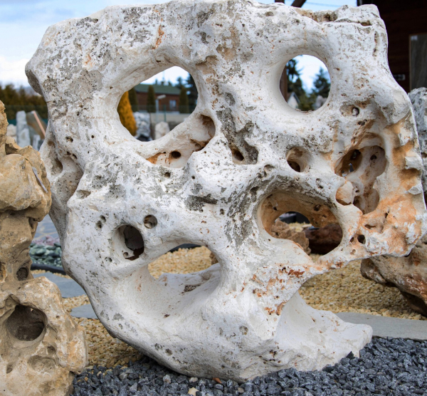 Travertín deravý TR51 podpílený solitérny kameň