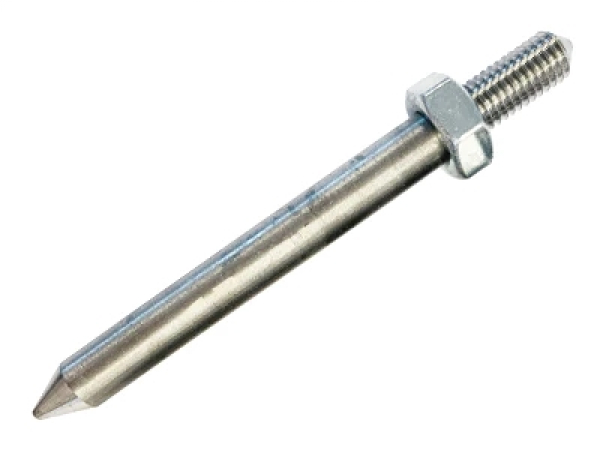 Detailný pohľad na hroty motorového aerifikátora Camon LA25 pre profesionálne prevzdušnenie trávnika.