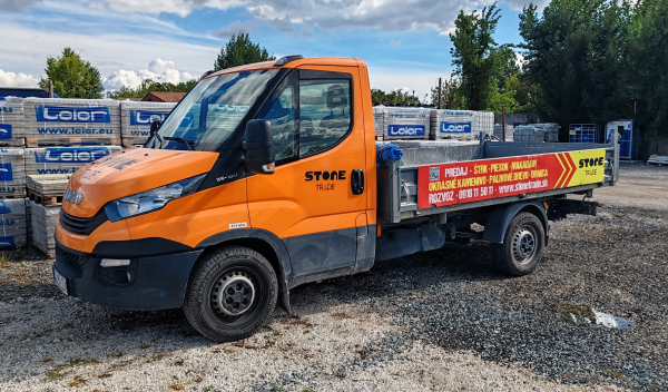 Iveco Daily – rýchly dovoz štrku a piesku (Hamuliakovo a okolie)