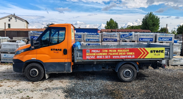 Iveco Daily – rýchly dovoz štrku a piesku (Hamuliakovo a okolie)