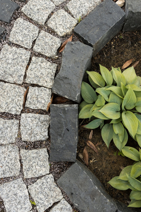 Čadič kamenný obrubník