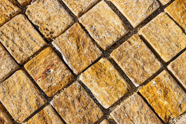 Travertín HONEY ATR26 kamenná kocka