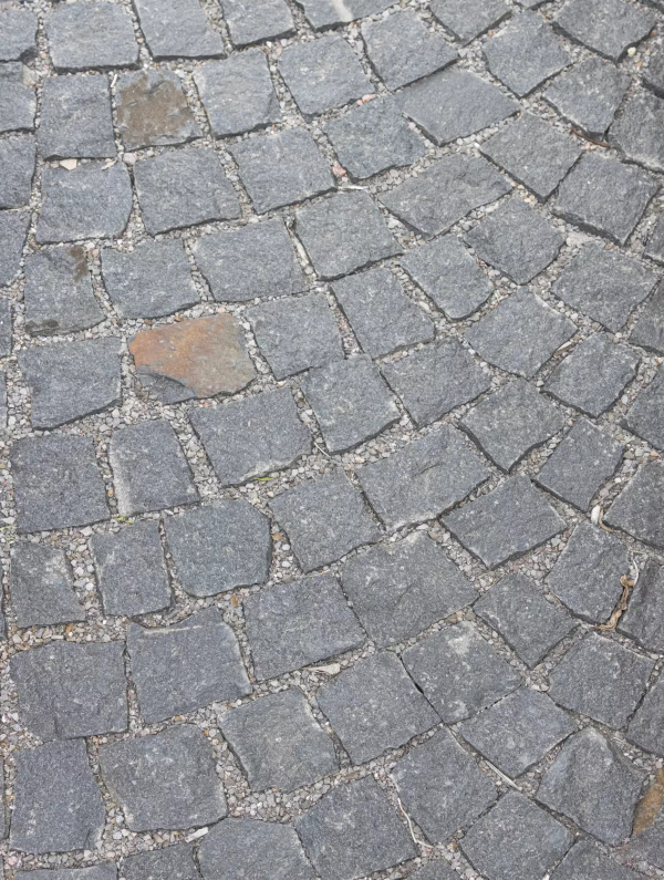 Žula Nero kamenná kocka použitá ako dlažba – STONE TRADE