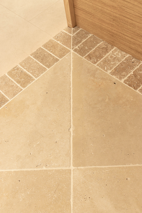 Travertín Antik ATR22 veľkoformátovaný obklad / dlažba