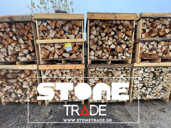 Kvalitné bukové palivové drevo 50 cm pripravené na expedíciu – STONE TRADE